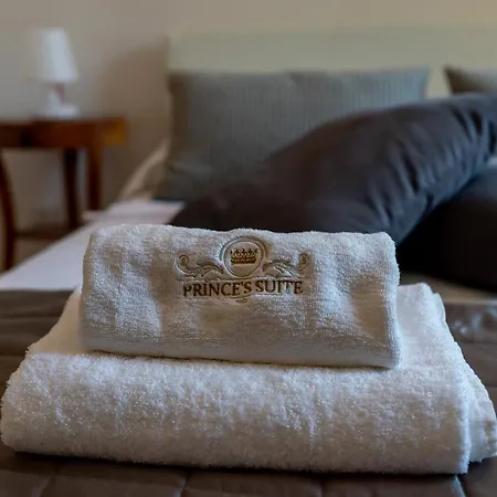 Casa Crispi 33 بيت للعطل