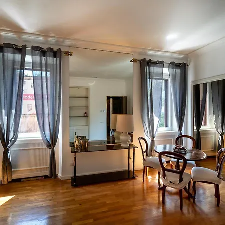 Casa Crispi 33 بيت للعطل