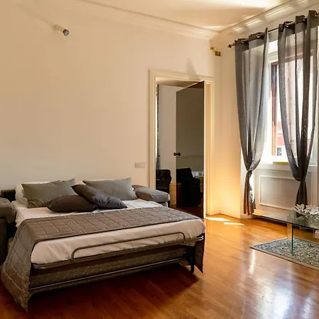 Casa Crispi 33