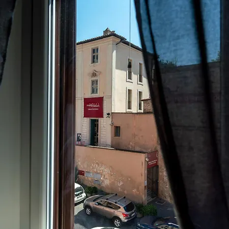 Casa Crispi 33 *